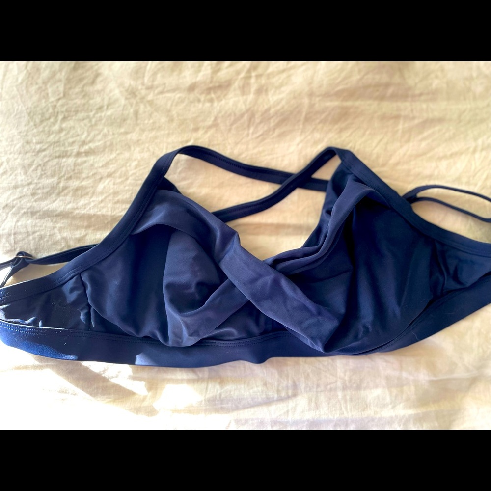 Athleta 34 D/DD underwire support bikini top in navy